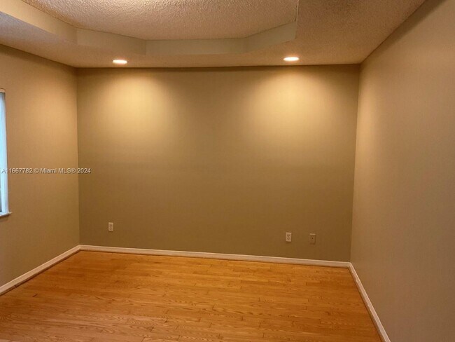 Foto del edificio - 7710 NW 23rd St