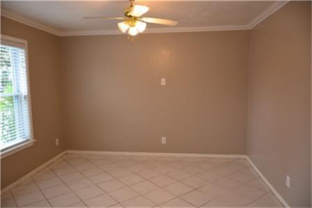 Building Photo - 10640 Hazelhurst Dr
