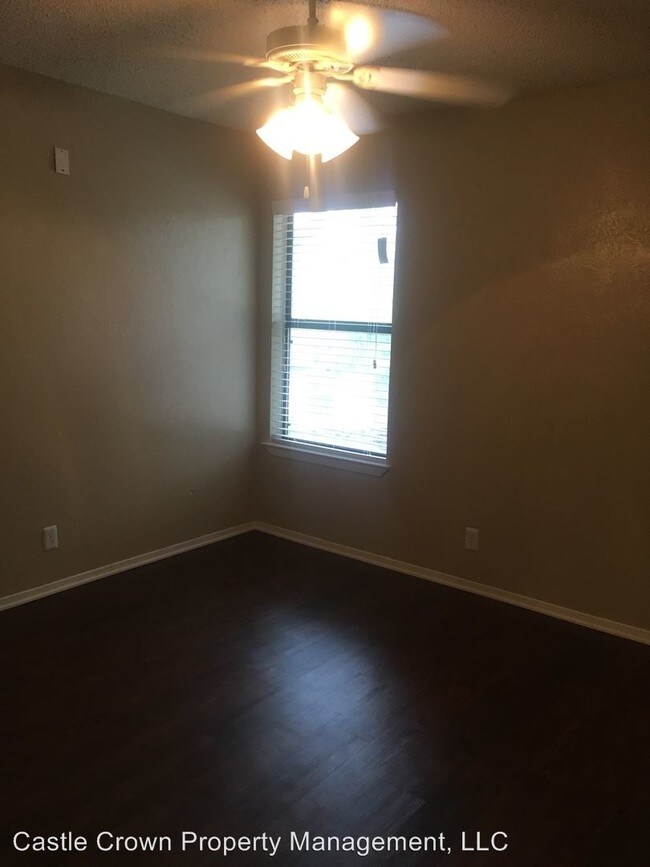 Building Photo - 2 br, 1 bath Apartment - 1500 Northwest Blvd