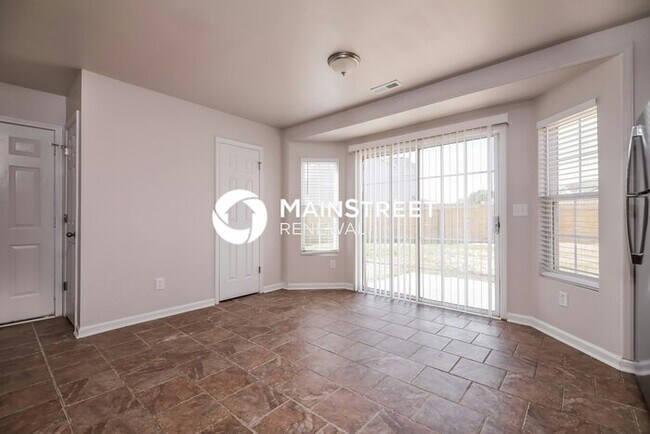 Foto del edificio - 3 Bedroom Pet-Friendly Home in RALEIGH, NC...