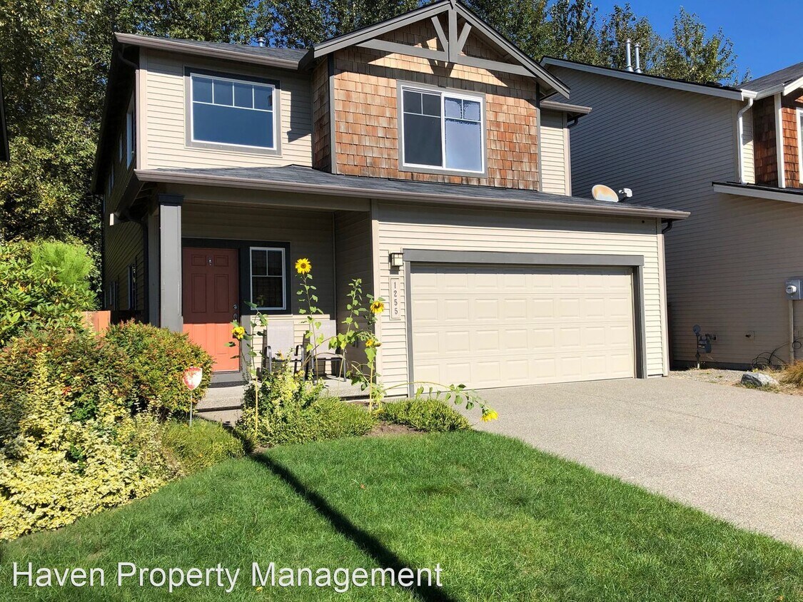 Foto principal - 4 br, 2.5 bath House - 1255 43rd St NE
