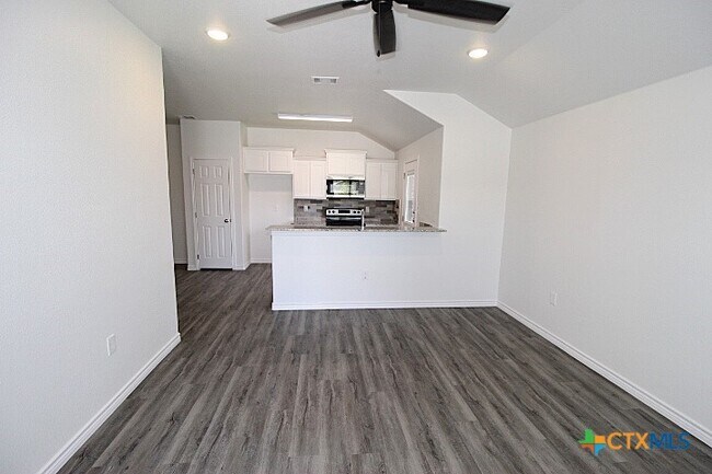 Building Photo - 118 Wind Ridge Dr