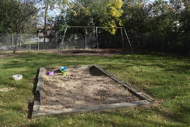 PLAYGROUND - Apple Lane Low/Income Family Housing