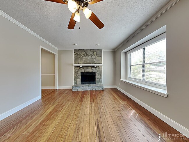 Building Photo - 8080 Sumit Creek Dr NW