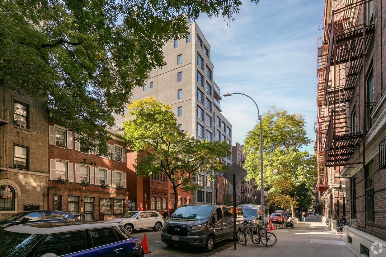 Foto principal - 124 W 16th St