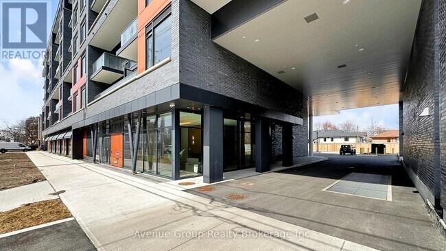 Photo du bâtiment - 700 Sheppard Ave W
