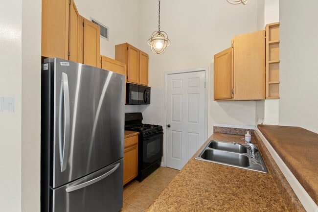 Building Photo - 5218 Beaverbrook Dr