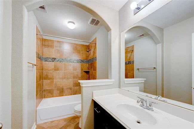 Building Photo - 2851 Park Hills Dr