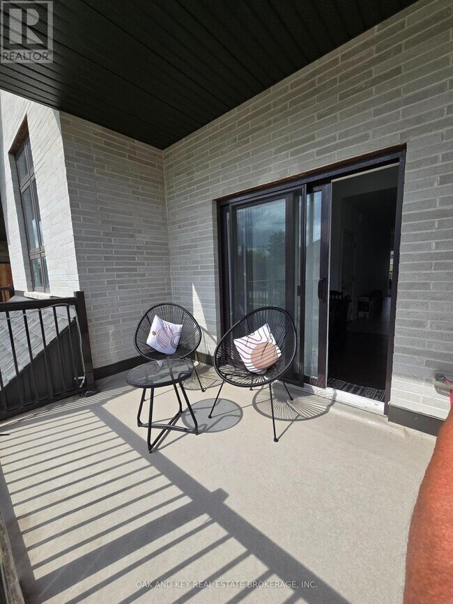 Photo du bâtiment - 255-255 Woolwich St