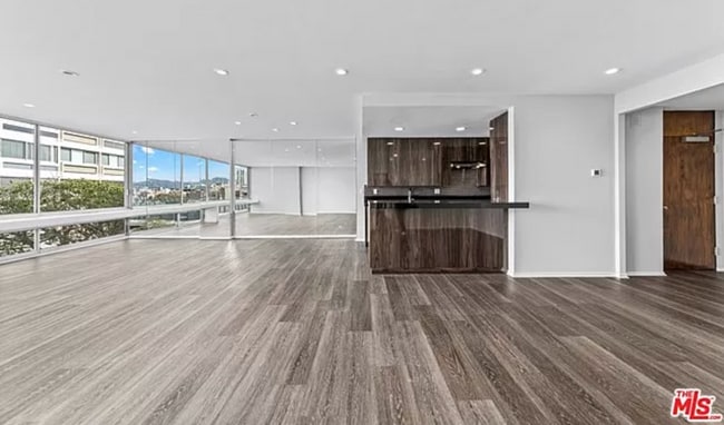 Building Photo - 2220 Avenue of the Stars