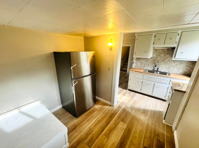 Foto del edificio - 821 N Bond St