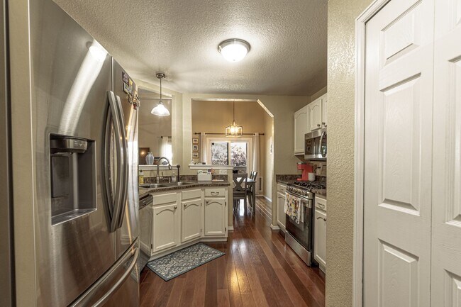 Foto del edificio - Briargate home on Chancellor for rent!