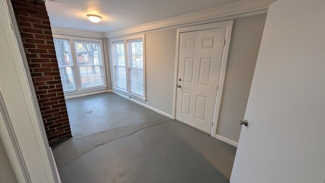 Sun Room - 315 W Courtland Dr