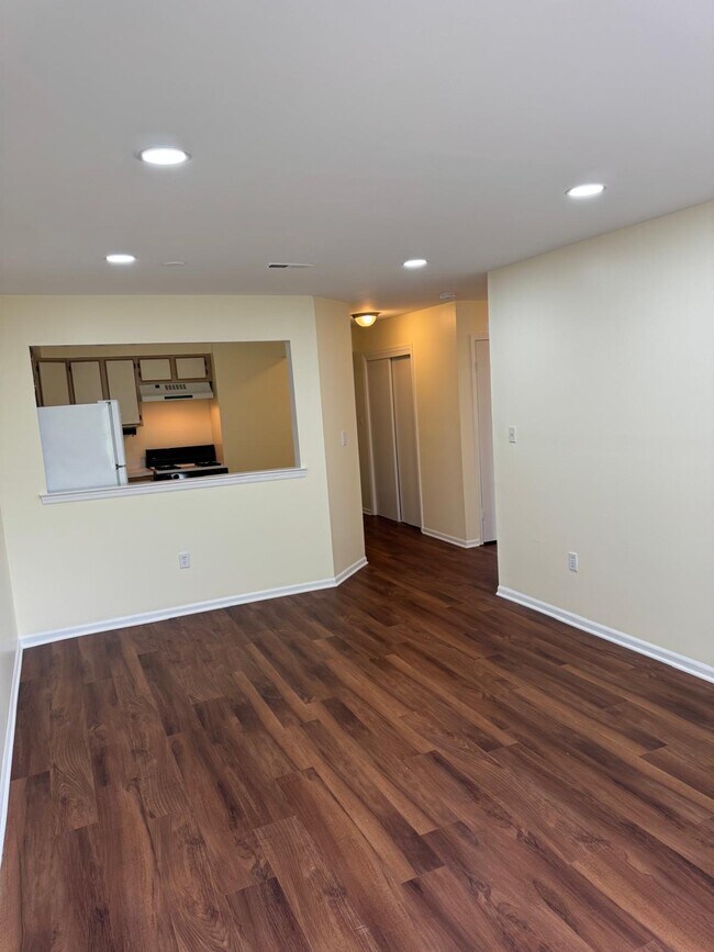 Building Photo - 604 Jesse Way