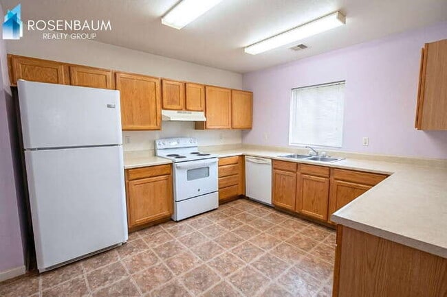 Building Photo - 10758 W Carousel Dr