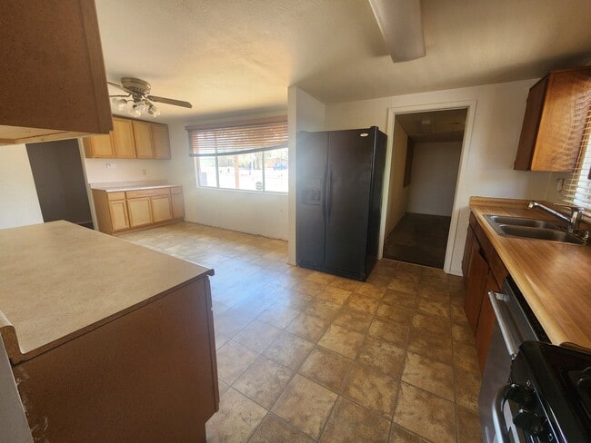 Foto del edificio - 7125 E 29th St