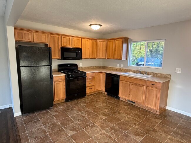 Foto del edificio - 647 Faircrest Ave NW