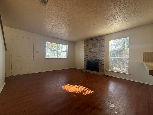 Building Photo - 8102 Dunn St