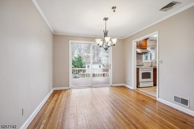 Building Photo - 10 Macopin Dr