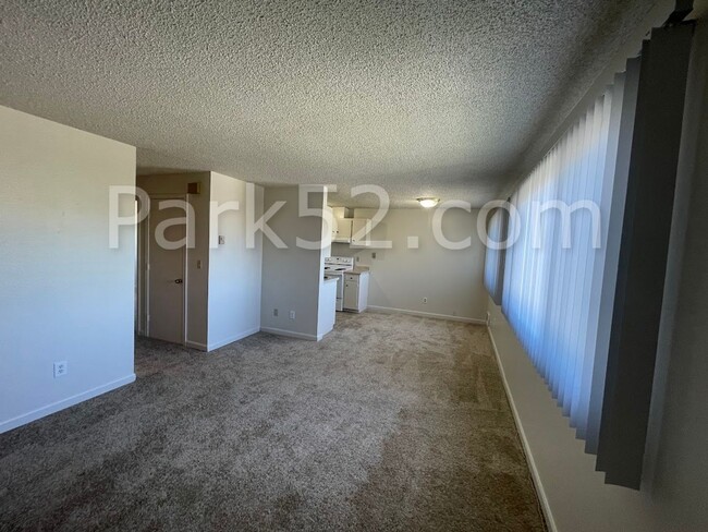 Foto del edificio - 2 Bedroom 1 Bathroom Upper Level Apartment...