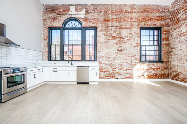 Building Photo - 301 N Loudoun St