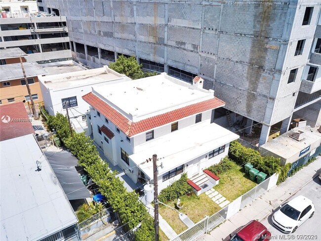 Foto del edificio - 620 NW 10th Ave