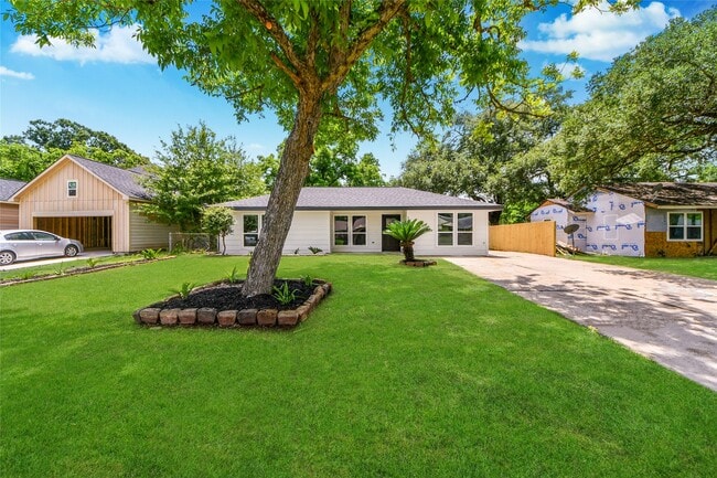 Building Photo - 3630 Alsace St