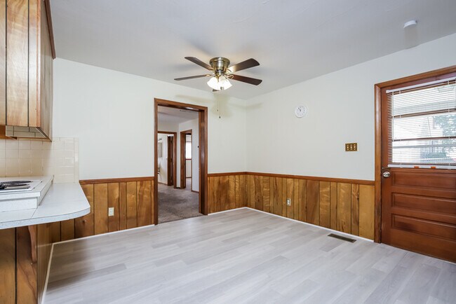 Building Photo - 1603 W Mountain St