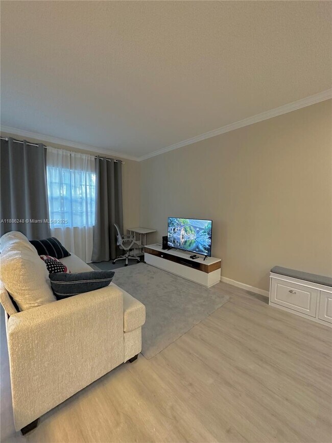 Foto del edificio - 3155 NE 184th St