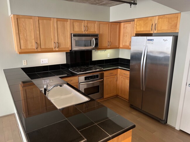 Foto del edificio - Large Beautiful Loft at highly desired Doma building in Little Italy