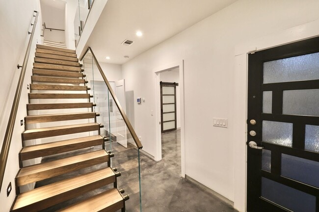 Photo - 902 Montana St Apartment