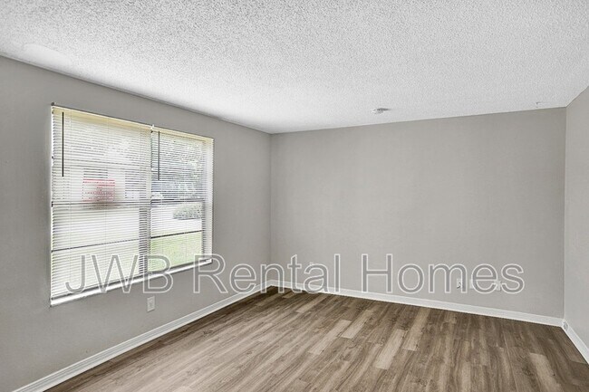 Foto del edificio - 473 Bentwood Ln