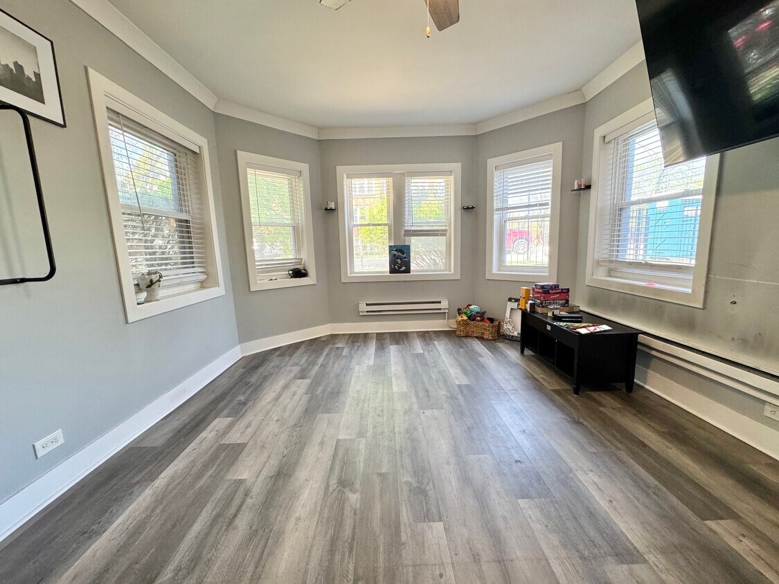 Foto principal - 1421 W Hutchinson St