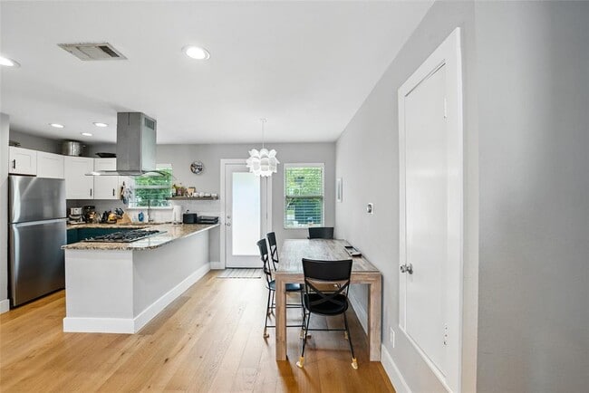 Foto del edificio - 6501 Hickman Ave