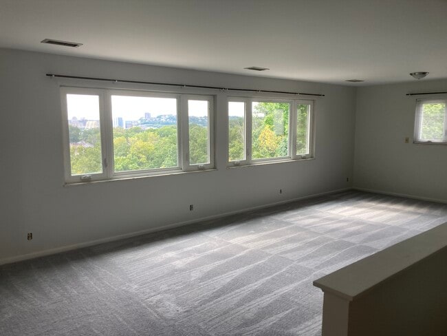Building Photo - 14 Woodlawn Ter