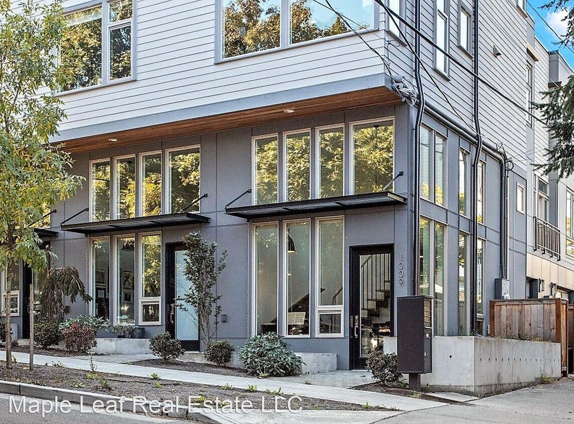 Primary Photo - 2 br, 2.5 bath House - 1009 W Howe Street