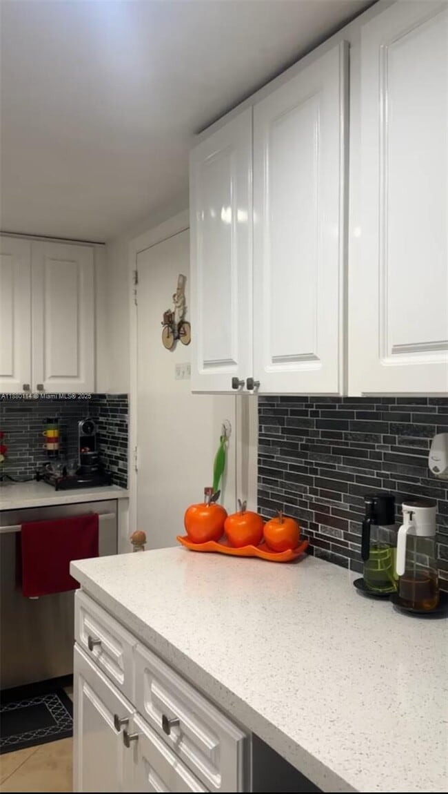 Building Photo - 5400 SW 77th Ct