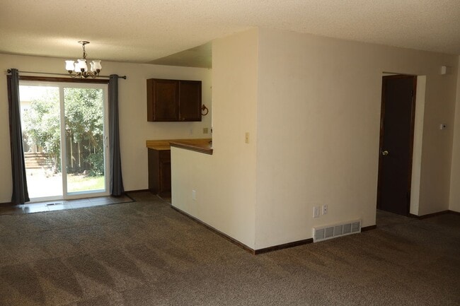 Building Photo - Spacious 4-Bedroom Single Family Home