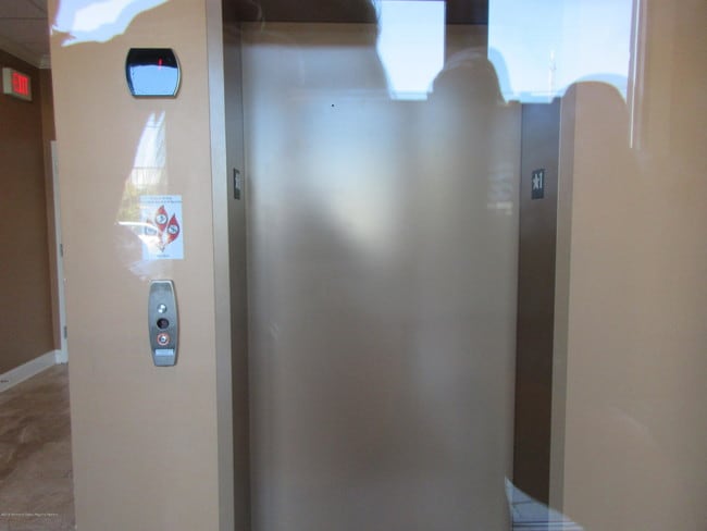 Building Photo - 701 Main St