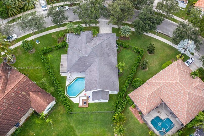 Foto del edificio - 3050 Lakewood Dr