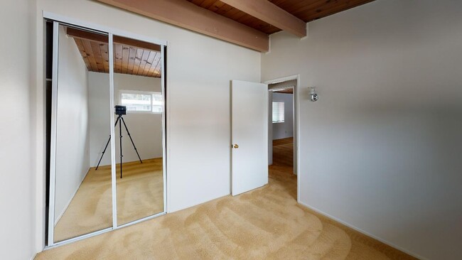 Foto del edificio - 1252 E Foothill Blvd