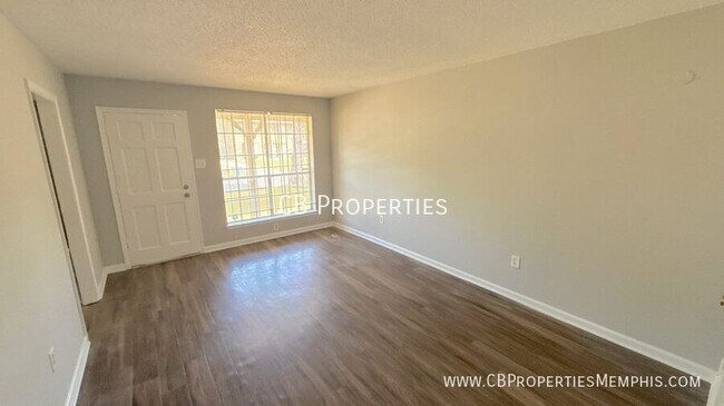 Foto del edificio - 5655 Myers Rd