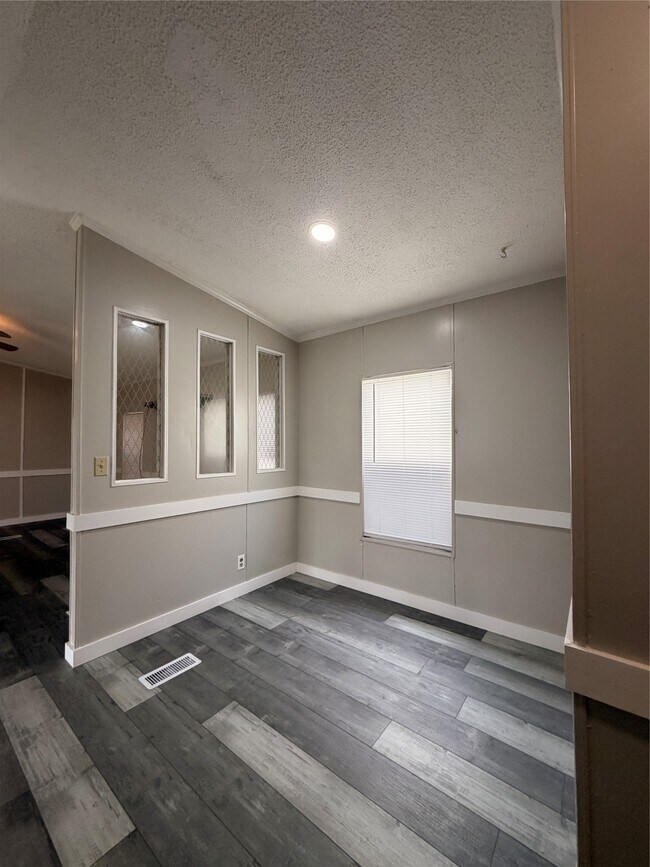 Foto del edificio - 14329 Greenville St