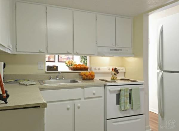 Building Photo - 7440 Riverside Pky