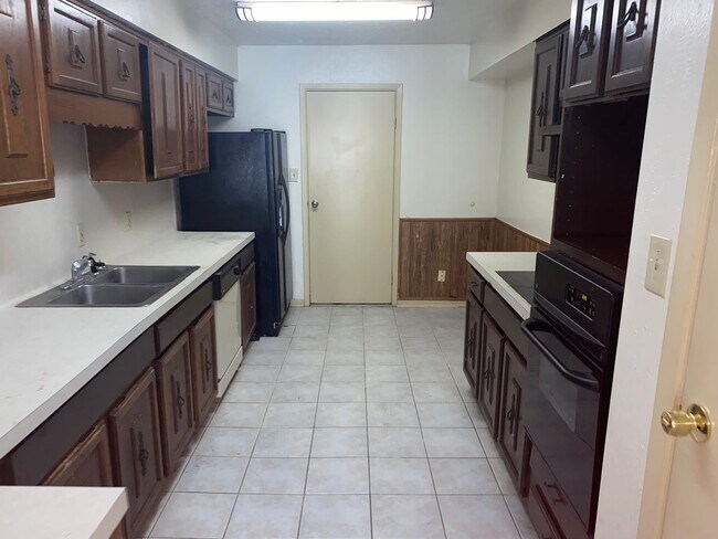Foto del edificio - 4 Bedroom For Rent! $500 off the First month if you apply NOW!