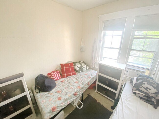 Foto del edificio - 739 Parker St