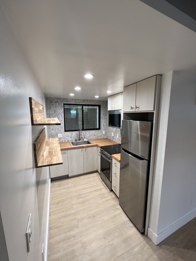 Kitchen - 577 N 200 W