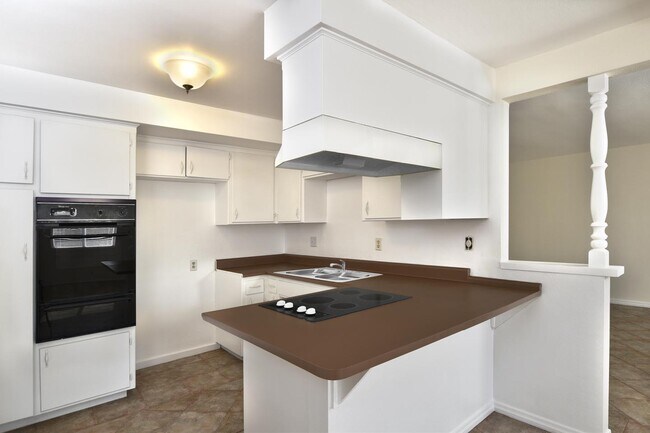 Foto del edificio - 650 Ridgeway Ln