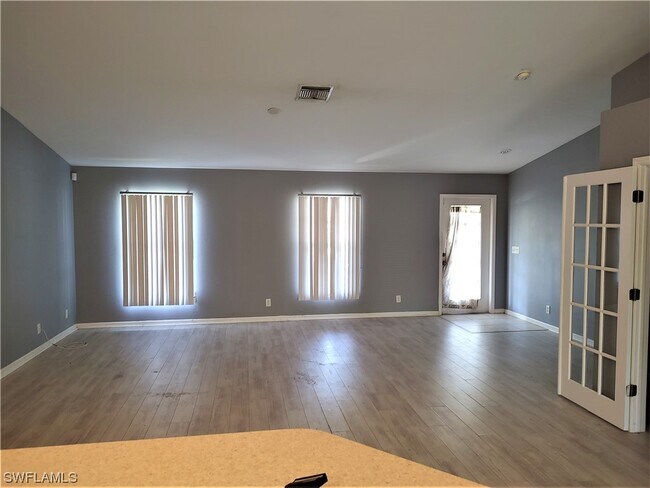Foto del edificio - 2906 E 23rd St