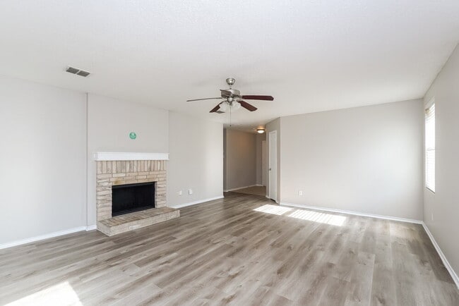 Building Photo - 3969 Irish Setter Dr